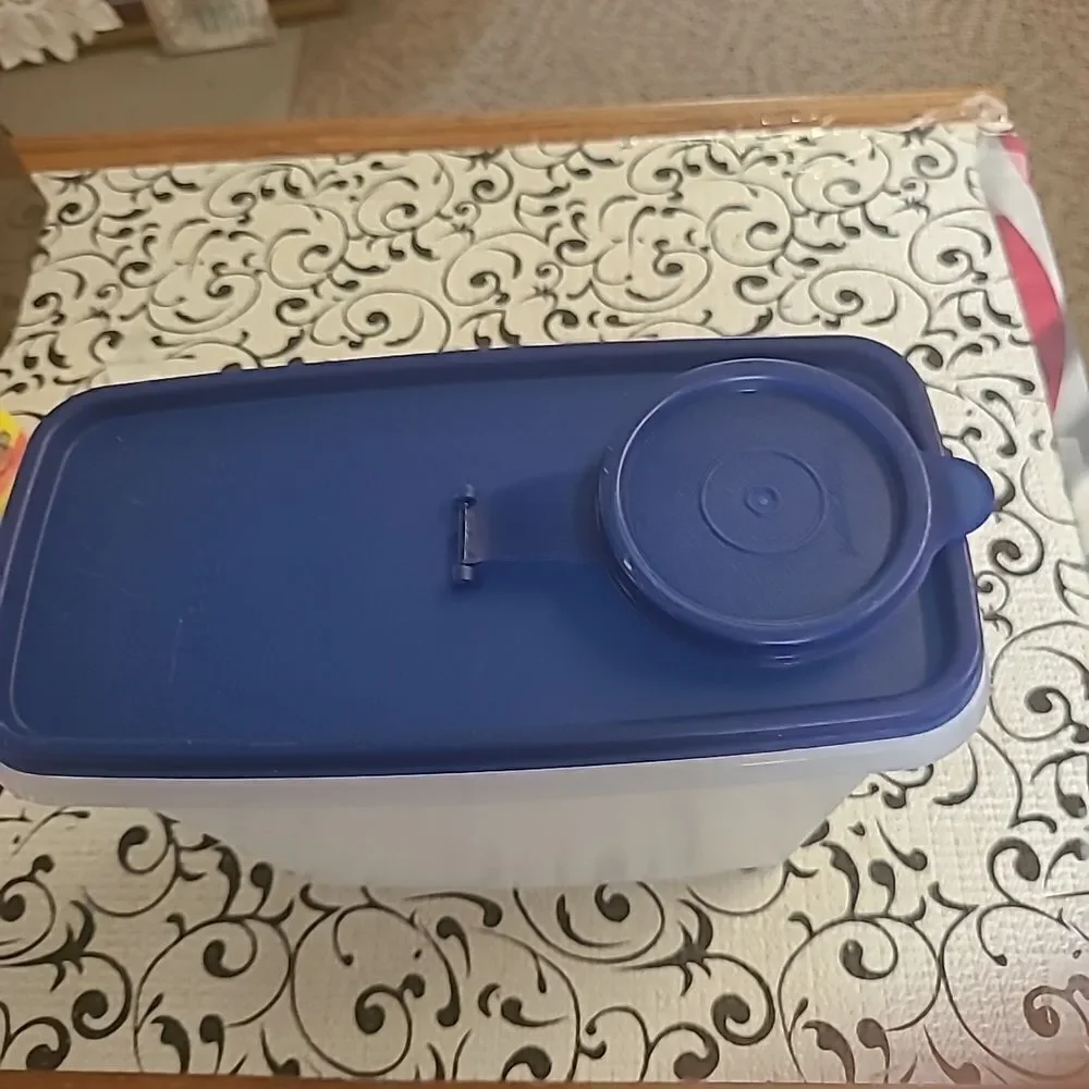 Tupperware  Cereal Dispenser